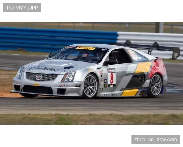 凯迪拉克F1车队新车发布，采用不对称黑白双色涂装